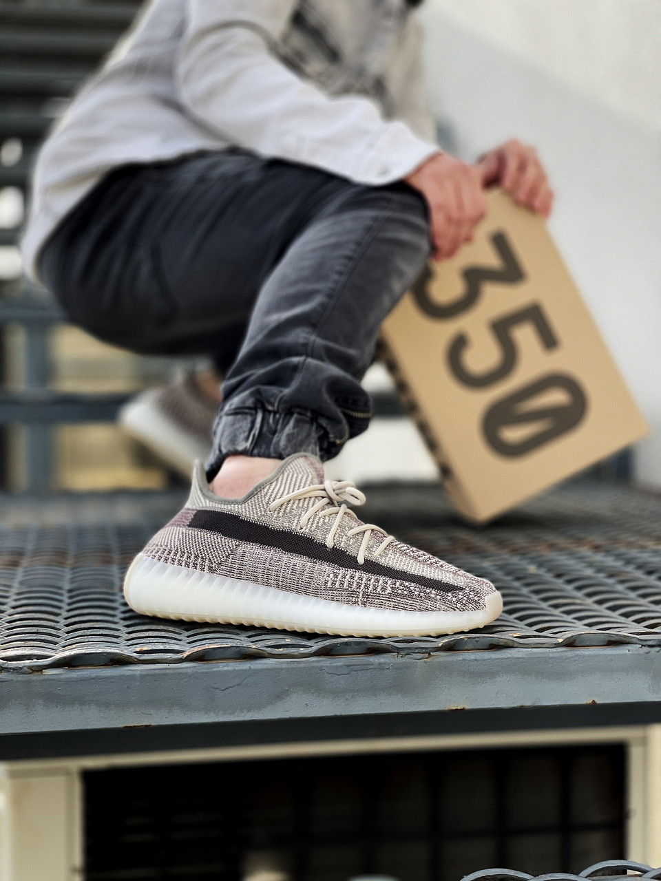 Кроссовки мужские Adidas Yeezy Boost 350 серые, Адидас Изи Буст 350, дышащий материал, прошиты. Код Z-3259 42, Серый
Кроссовки мужские Adidas Yeezy Boost 350 серые, Адидас Изи Буст 350, дышащий материал, прошиты. Код Z-3259 42, Серый