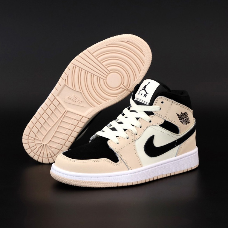 Женские кроссовки в стиле Nike Air Jordan 1 Retro High, кожа, черный, бежевый, Вьетнам 38, Разные цвета
Женские кроссовки в стиле Nike Air Jordan 1 Retro High, кожа, черный, бежевый, Вьетнам 38, Разные цвета