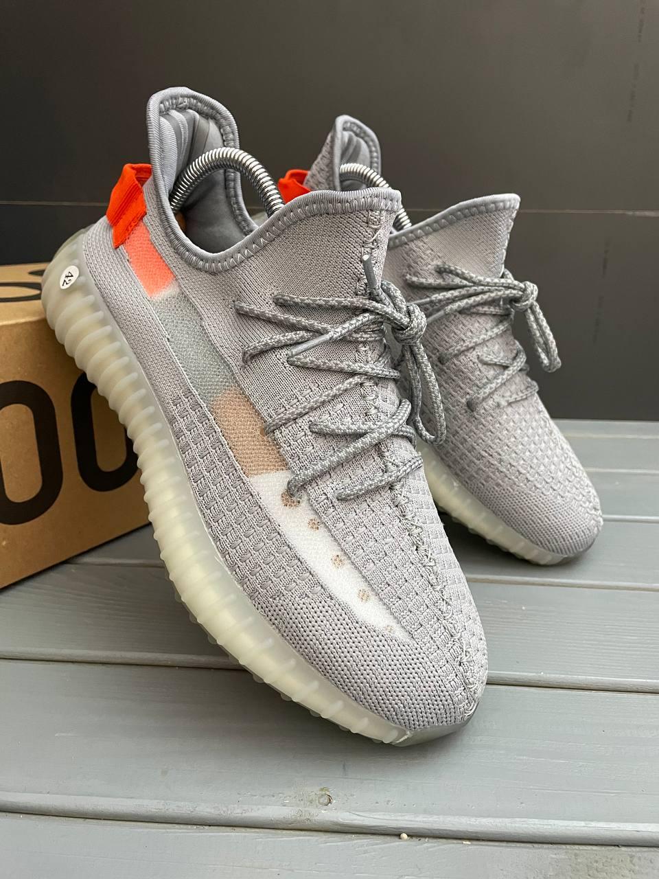 Мужские кроссовки спортивные серые светлые тканевые Изи Буст Кроссовки Yeezy Boost 350 V2 купить в Украине
Мужские кроссовки спортивные серые светлые тканевые Изи Буст Кроссовки Yeezy Boost 350 V2 купить в Украине