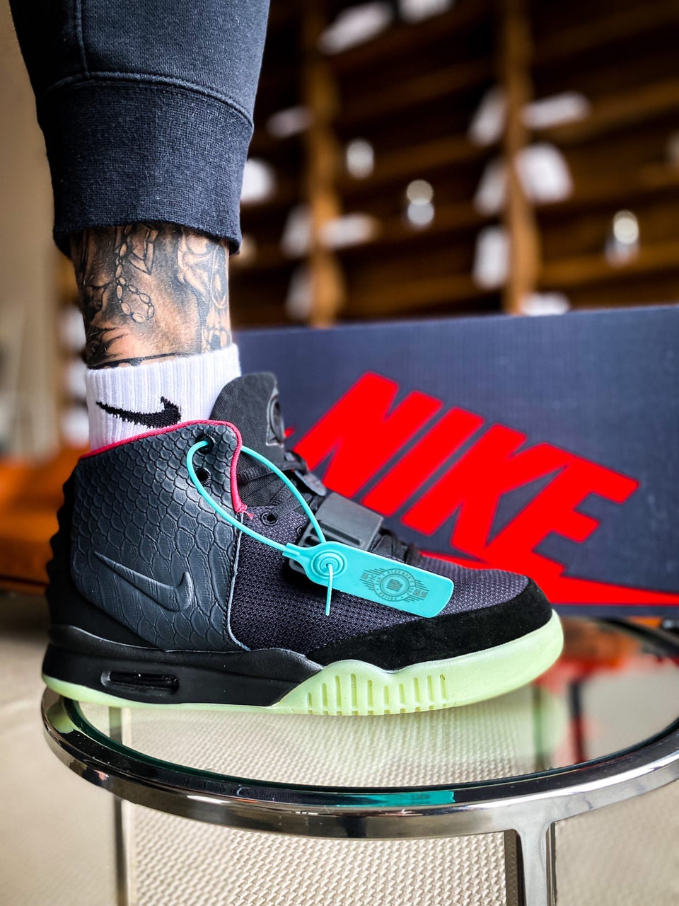 Кроссовки мужские Nike Air Yeezy 2 NRG Solar Red, Найк Аир Изи, натуральная кожа, текстиль. Код KS-2604 42, Черный
Кроссовки мужские Nike Air Yeezy 2 NRG Solar Red, Найк Аир Изи, натуральная кожа, текстиль. Код KS-2604 42, Черный