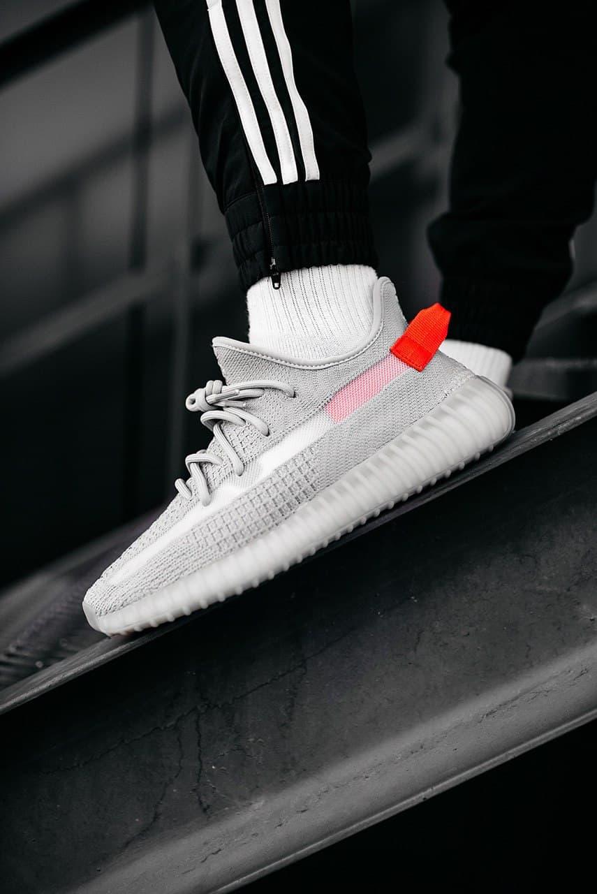 Кроссовки мужские Adidas Yeezy Boost 350 V2 Tail Light FX9017 Адидас Изи Буст 350 в 2 Серый Размер 40
Кроссовки мужские Adidas Yeezy Boost 350 V2 Tail Light FX9017 Адидас Изи Буст 350 в 2 Серый Размер 40