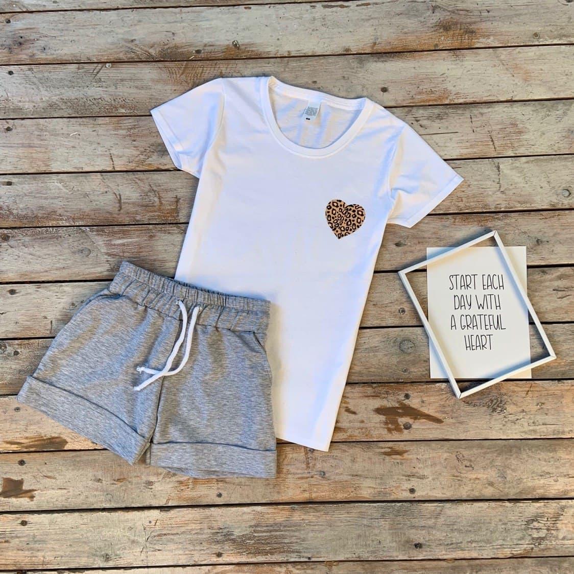 Шорты + Футболка комплект летний женский повседневный Heart x white-grey | Костюм женский ЛЮКС качества, Серый
Шорты + Футболка комплект летний женский повседневный Heart x white-grey | Костюм женский ЛЮКС качества, Серый