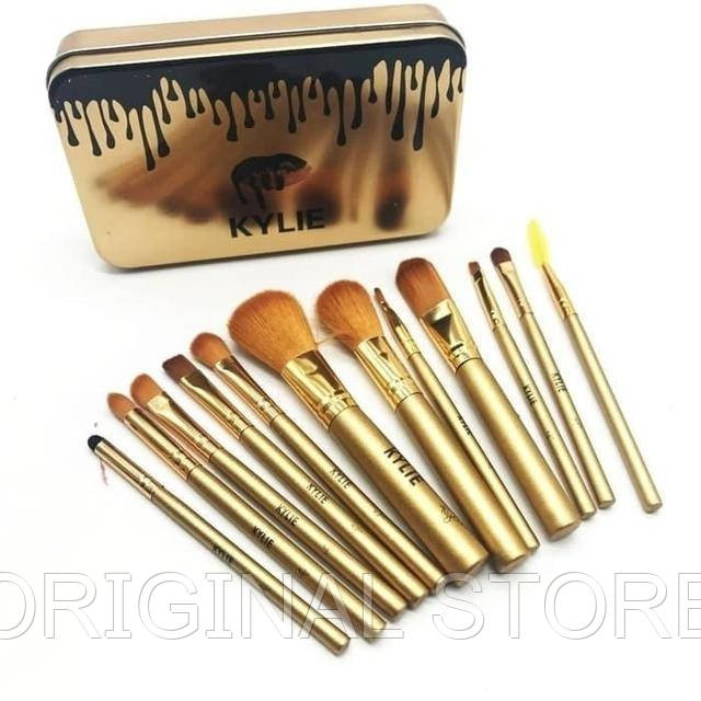 Набор кистей для макияжа KYLIE Professional Brash Set в металлическом кейсе (12 шт.)
Набор кистей для макияжа KYLIE Professional Brash Set в металлическом кейсе (12 шт.)