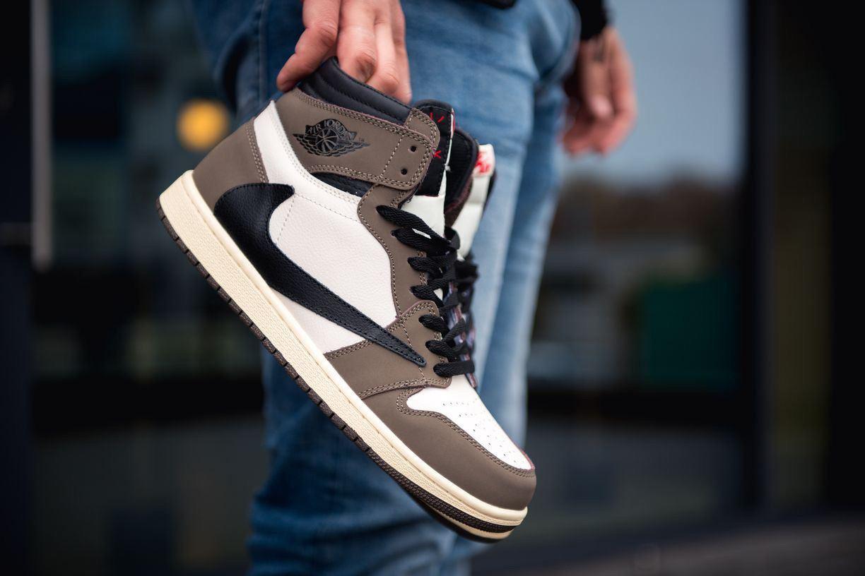 Мужские кроссовки Nike Air Jordan 1 Retro High x Travis Scott / Найк Аир Джордан 1 Ретро Хай Трэвис Скотт 42, Коричневый
Мужские кроссовки Nike Air Jordan 1 Retro High x Travis Scott / Найк Аир Джордан 1 Ретро Хай Трэвис Скотт 42, Коричневый
