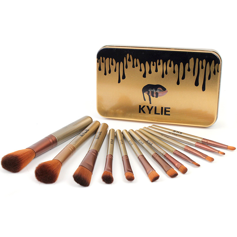 Набор кисточек для макияжа в стиле Kylie Professional Brush Set большие золото 12 штук 131537
Набор кисточек для макияжа в стиле Kylie Professional Brush Set большие золото 12 штук 131537