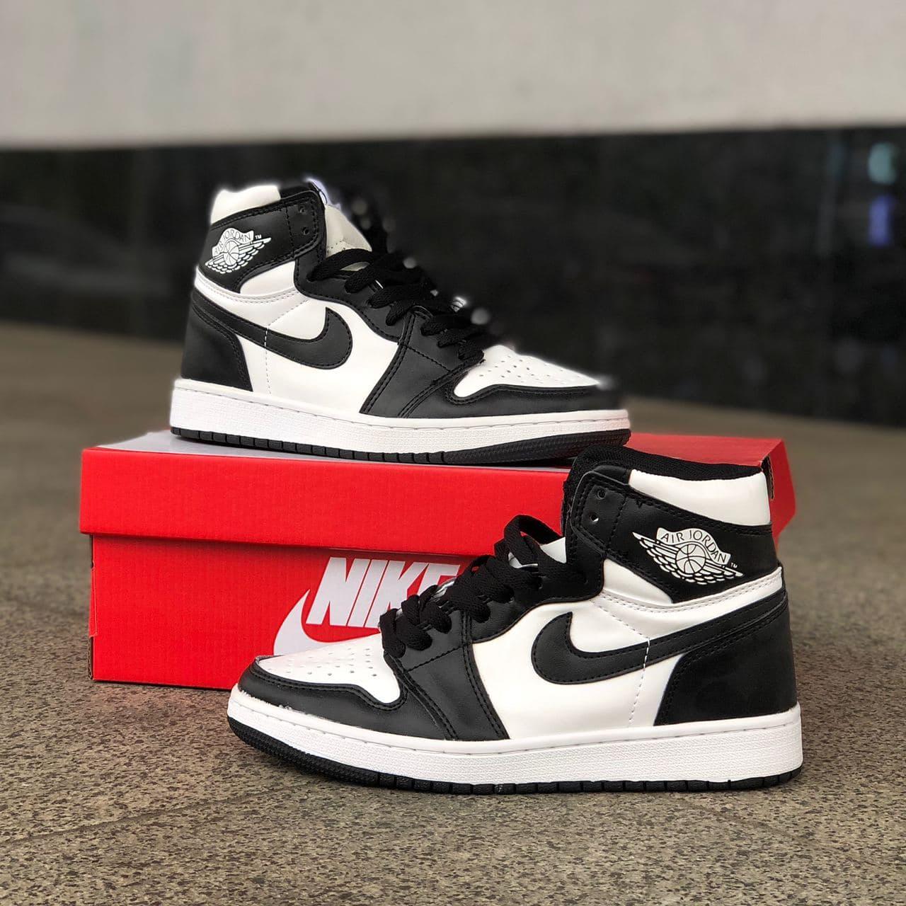 Мужские кроссовки Nike Air Jordan Retro 1 Black White / Найк Аир Джордан Ретро 1 Черные Белые, Черный
Мужские кроссовки Nike Air Jordan Retro 1 Black White / Найк Аир Джордан Ретро 1 Черные Белые, Черный