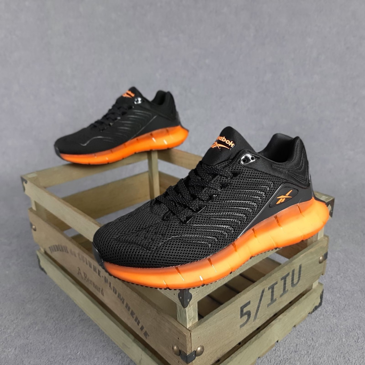 Reebok Zig Kinetica мужские демисезонные черные кроссовки на шнурках. Весенние мужские тканевые кроссы, Черный
Reebok Zig Kinetica мужские демисезонные черные кроссовки на шнурках. Весенние мужские тканевые кроссы, Черный
