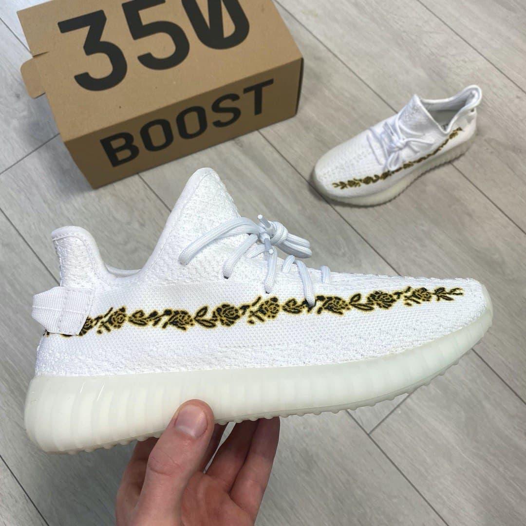 Женские кроссовки Adidas Yeezy Boost 350 v2 White / Адидас Изи Буст 350 в2 Белый 39
Женские кроссовки Adidas Yeezy Boost 350 v2 White / Адидас Изи Буст 350 в2 Белый 39