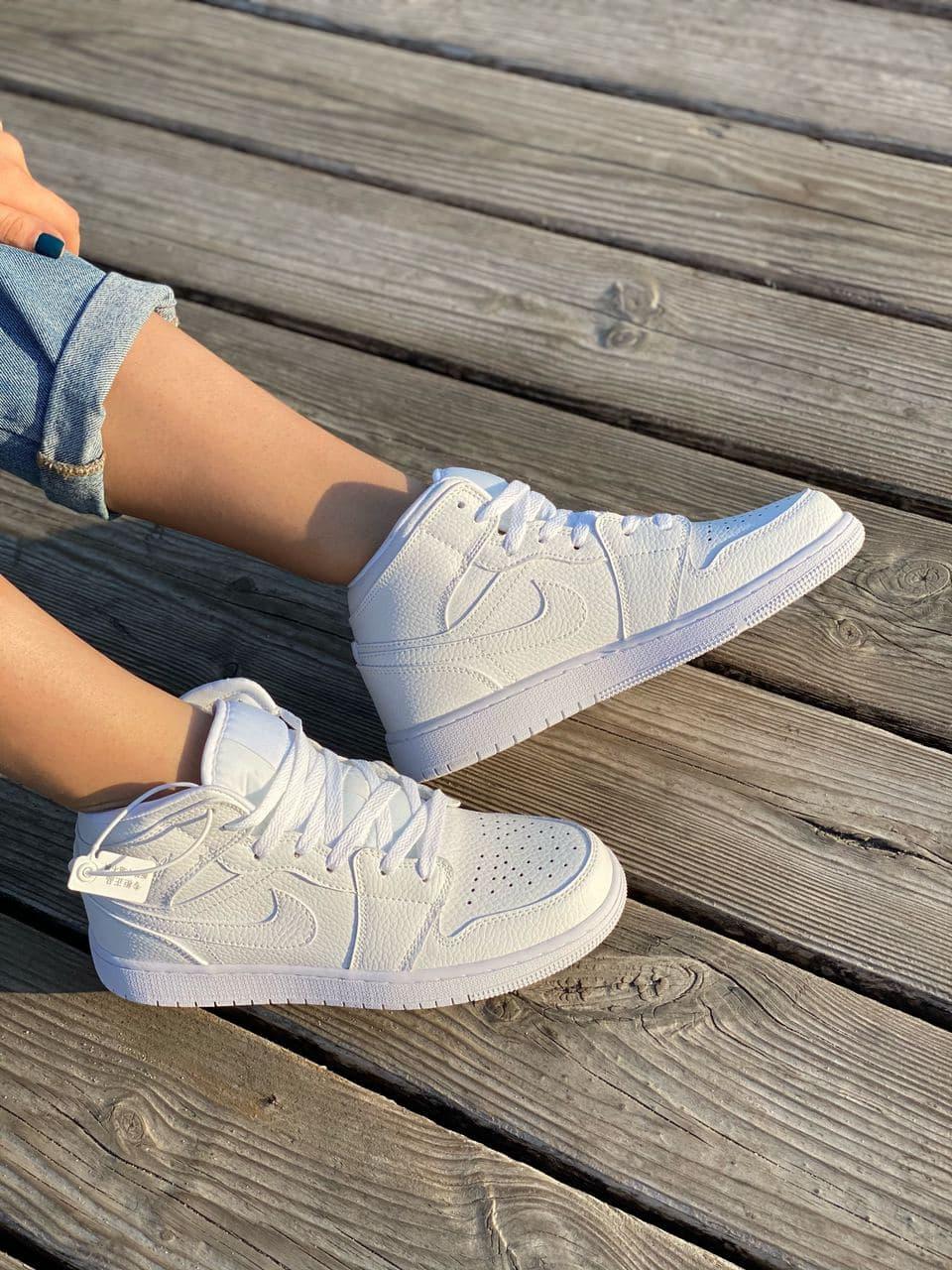 Женские кроссовки Nike Air Jordan Retro 1 White / Найк Аир Джордан Ретро 1 Белые 38, Белый
Женские кроссовки Nike Air Jordan Retro 1 White / Найк Аир Джордан Ретро 1 Белые 38, Белый