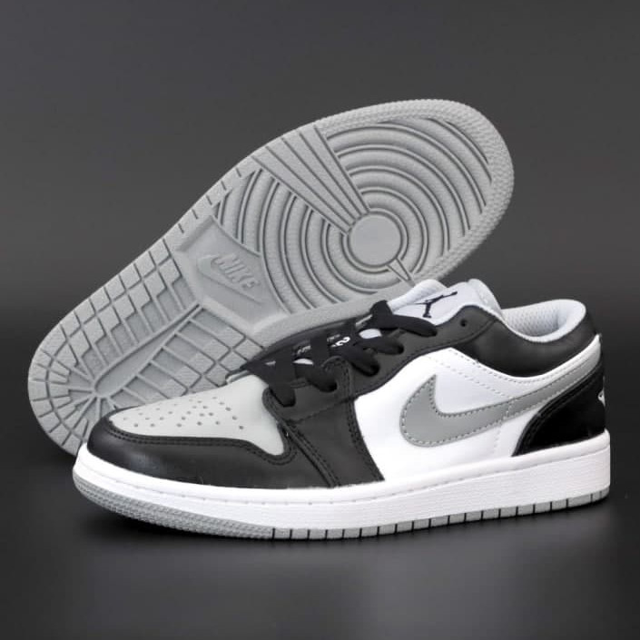Женские кроссовки в стиле Nike Air Jordan 1 Retro Low, кожа, черный, белый, серый, Вьетнам 38, Разные цвета
Женские кроссовки в стиле Nike Air Jordan 1 Retro Low, кожа, черный, белый, серый, Вьетнам 38, Разные цвета