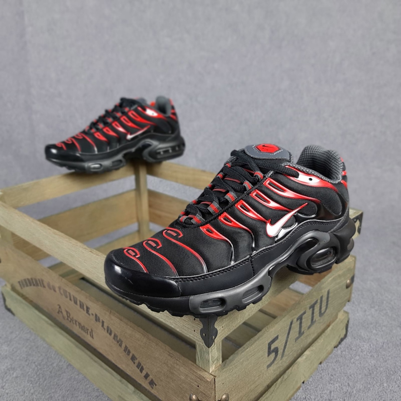 Nike TN Plus женские демисезонные черные кроссовки на шнурках. Весенние женские на сетке кроссы 40, Черный
Nike TN Plus женские демисезонные черные кроссовки на шнурках. Весенние женские на сетке кроссы 40, Черный