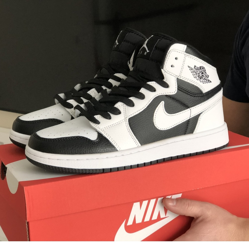 Мужские кроссовки Nike Air Jordan Retro 1 I Найк Аир Джордан 1 Ретро белые с черным, Черно-белый
Мужские кроссовки Nike Air Jordan Retro 1 I Найк Аир Джордан 1 Ретро белые с черным, Черно-белый