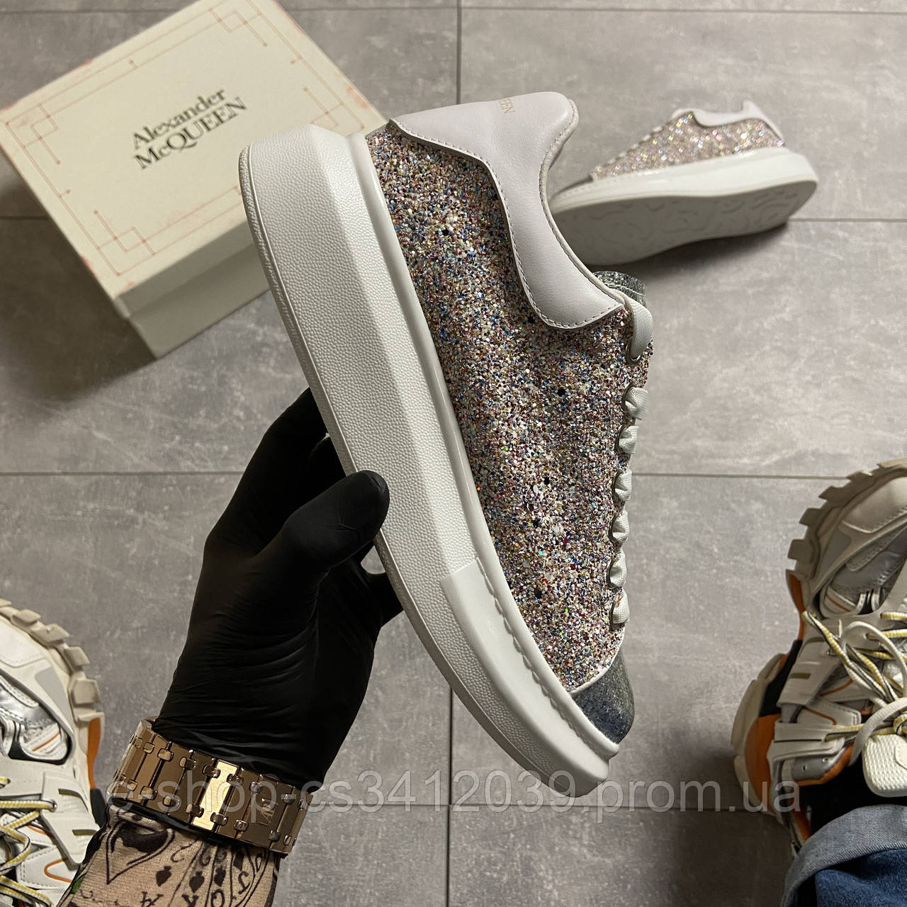 Alexander McQueen Lace-Up Glitter-Leather (Белый)36|37|38|39|40| -Наличие уточняйте
Alexander McQueen Lace-Up Glitter-Leather (Белый)36|37|38|39|40| -Наличие уточняйте