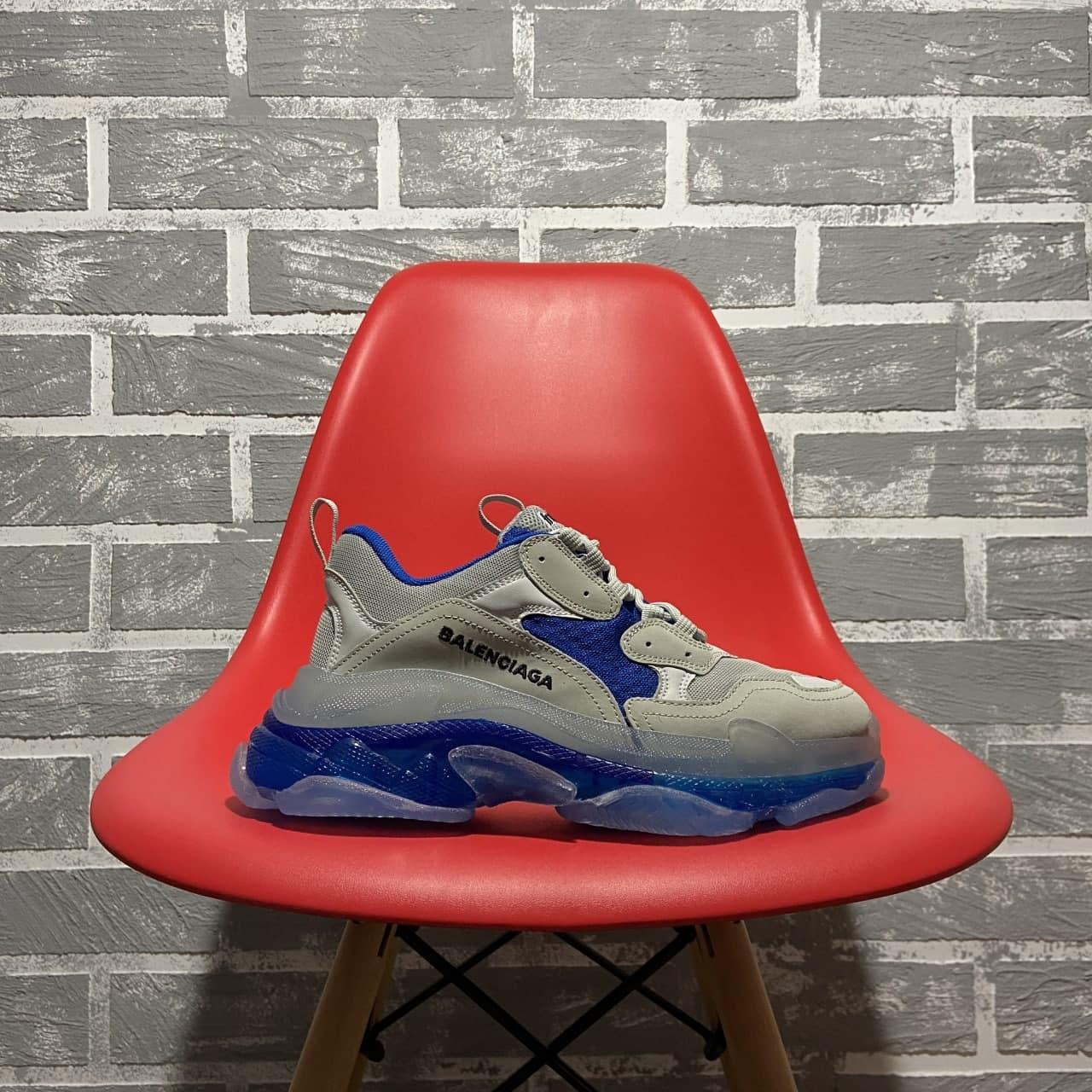 Женские Кроссовки Balenciaga Triple S Clear Sole Gray Blue / Баленсиага Трипл С Серый Синий
Женские Кроссовки Balenciaga Triple S Clear Sole Gray Blue / Баленсиага Трипл С Серый Синий