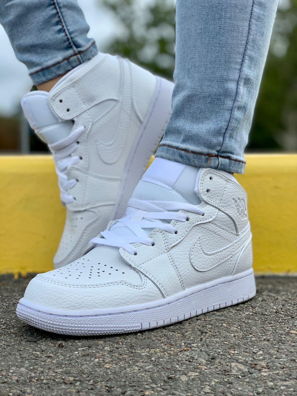Мужские кроссовки Nike Air Jordan Retro 1 White / Найк Аир Джордан Ретро 1 Белые, Белый
Мужские кроссовки Nike Air Jordan Retro 1 White / Найк Аир Джордан Ретро 1 Белые, Белый