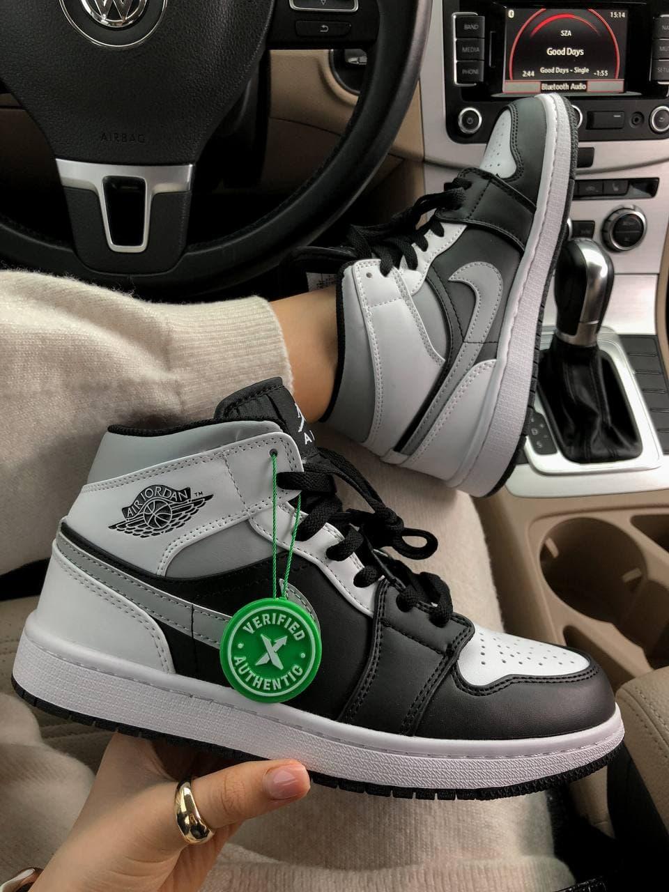 Женские кроссовки Nike Air Jordan Retro 1 Black White Grey / Найк Аир Джордан Ретро 1 Черные Белые Серые 38, Фиолетовый
Женские кроссовки Nike Air Jordan Retro 1 Black White Grey / Найк Аир Джордан Ретро 1 Черные Белые Серые 38, Фиолетовый