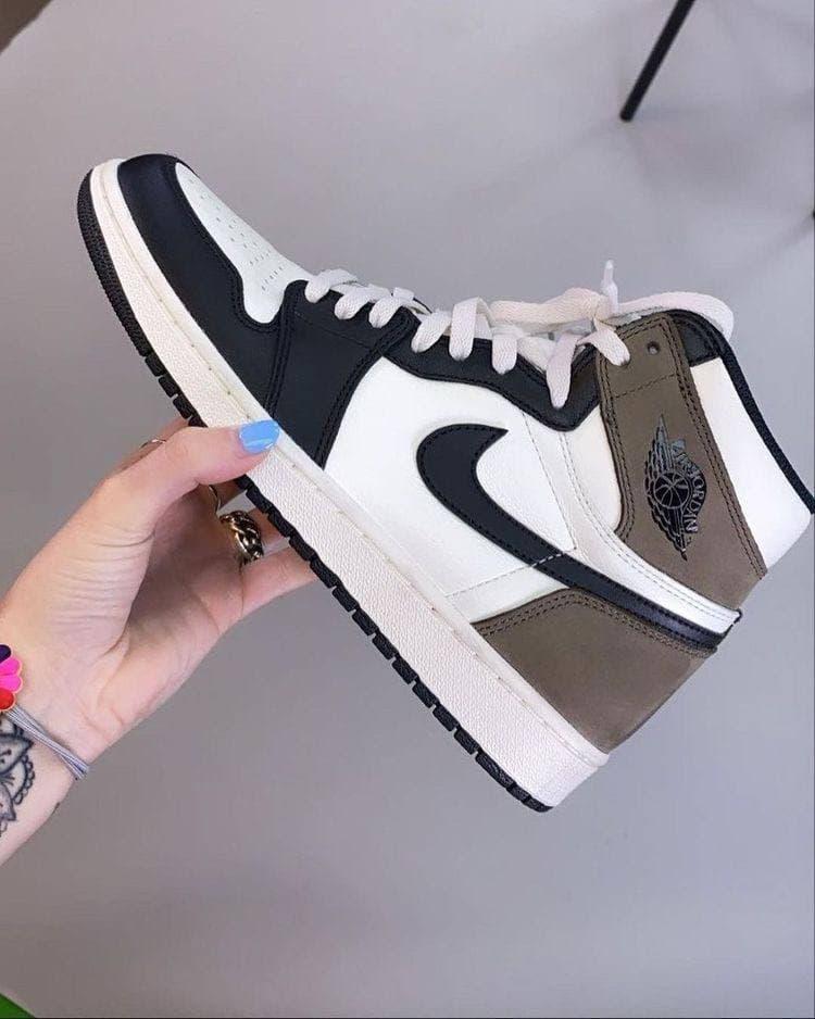 Мужские кроссовки Nike Air Jordan 1 Retro Dark Mocha / Найк Аир Джордан 1 Ретро Темный Мокко, Коричневый
Мужские кроссовки Nike Air Jordan 1 Retro Dark Mocha / Найк Аир Джордан 1 Ретро Темный Мокко, Коричневый