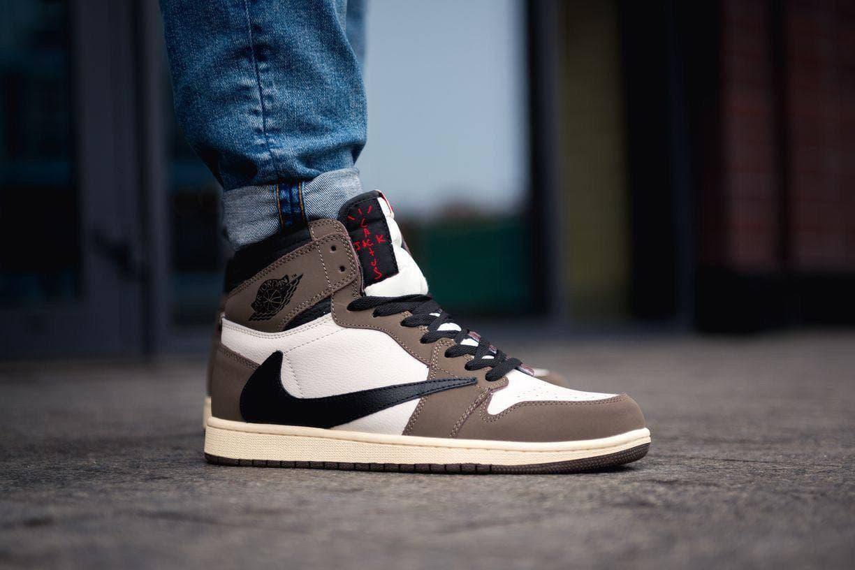 Мужские кроссовки Nike Air Jordan 1 Retro High x Travis Scott / Найк Аир Джордан 1 Ретро Высокие Трэвис Скотт, Коричневый
Мужские кроссовки Nike Air Jordan 1 Retro High x Travis Scott / Найк Аир Джордан 1 Ретро Высокие Трэвис Скотт, Коричневый