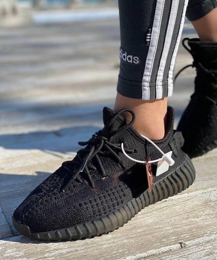 Распродажа Женские Кроссовки Adidas Yeezy Boost 350 v2 (36-41 размер) black 41, Черный
Распродажа Женские Кроссовки Adidas Yeezy Boost 350 v2 (36-41 размер) black 41, Черный