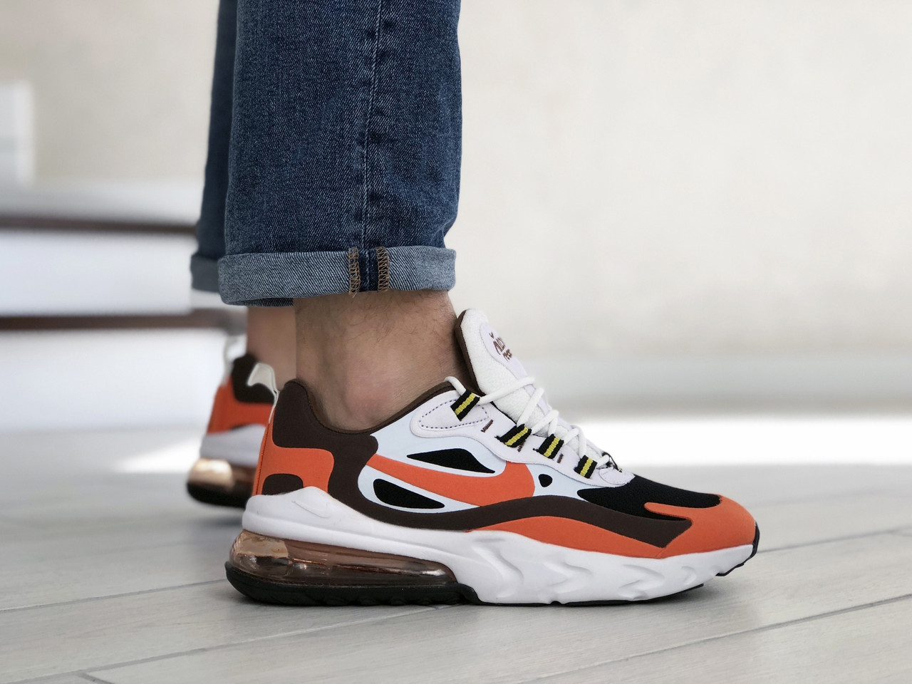 Мужские кроссовки Nike Air Max 270 React (белые с оранжевым) B10419 молодежная стильная обувь, Белый
Мужские кроссовки Nike Air Max 270 React (белые с оранжевым) B10419 молодежная стильная обувь, Белый