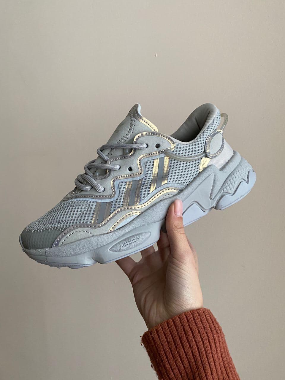 Женские кроссовки Adidas Ozweego Grey Silvery / Адидас Озвиго Серые Серебристые, Серый
Женские кроссовки Adidas Ozweego Grey Silvery / Адидас Озвиго Серые Серебристые, Серый