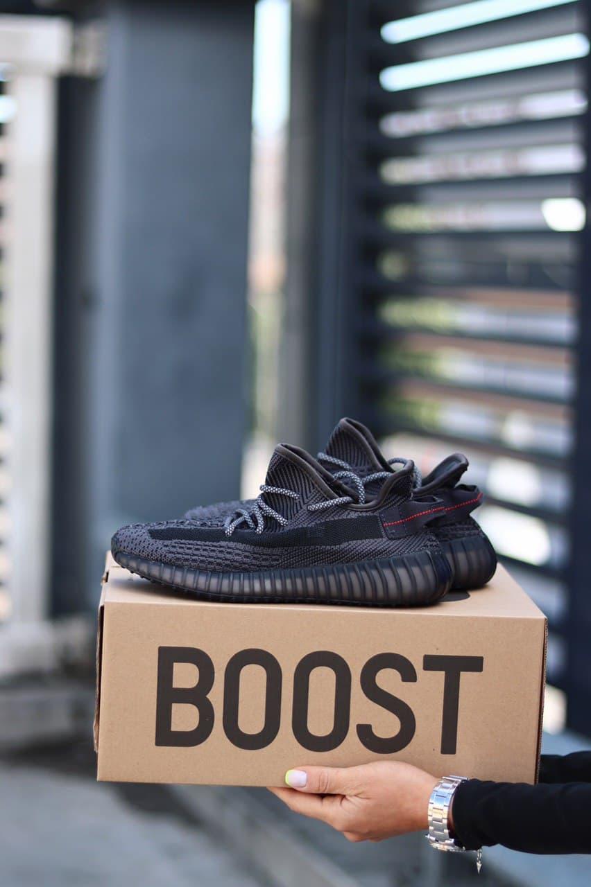 Женские кроссовки Adidas Yeezy Boost 350 v2 Black Reflective laces / Адидас Изи Буст 350 в2 Черные 37, Черный
Женские кроссовки Adidas Yeezy Boost 350 v2 Black Reflective laces / Адидас Изи Буст 350 в2 Черные 37, Черный