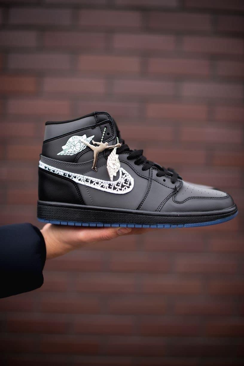 Мужские кроссовки Nike Air Jordan 1 Retro x Dior Black / Найк Аир Джордан 1 Ретро Диор Черные РЕФЛЕКТИВНЫЕ, Черный
Мужские кроссовки Nike Air Jordan 1 Retro x Dior Black / Найк Аир Джордан 1 Ретро Диор Черные РЕФЛЕКТИВНЫЕ, Черный