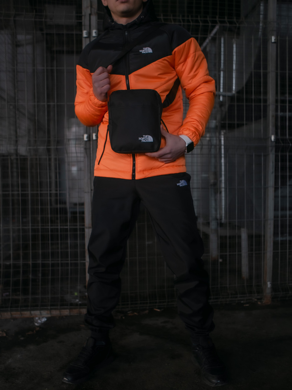 Костюм мужской The North Face Ветровка оранжевая- черная+Штаны черные+подарок Барсетка осенний / весенний
Костюм мужской The North Face Ветровка оранжевая- черная+Штаны черные+подарок Барсетка осенний / весенний