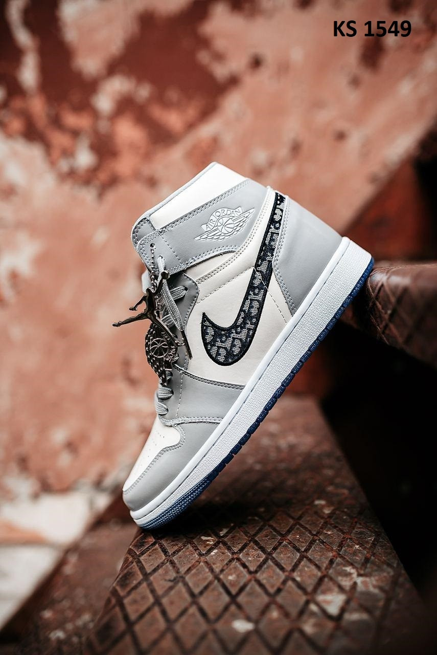 Мужские кроссовки в стиле Nike Найк Air Jordan 1 Retro, кожа, белые с серым 46, Белый
Мужские кроссовки в стиле Nike Найк Air Jordan 1 Retro, кожа, белые с серым 46, Белый