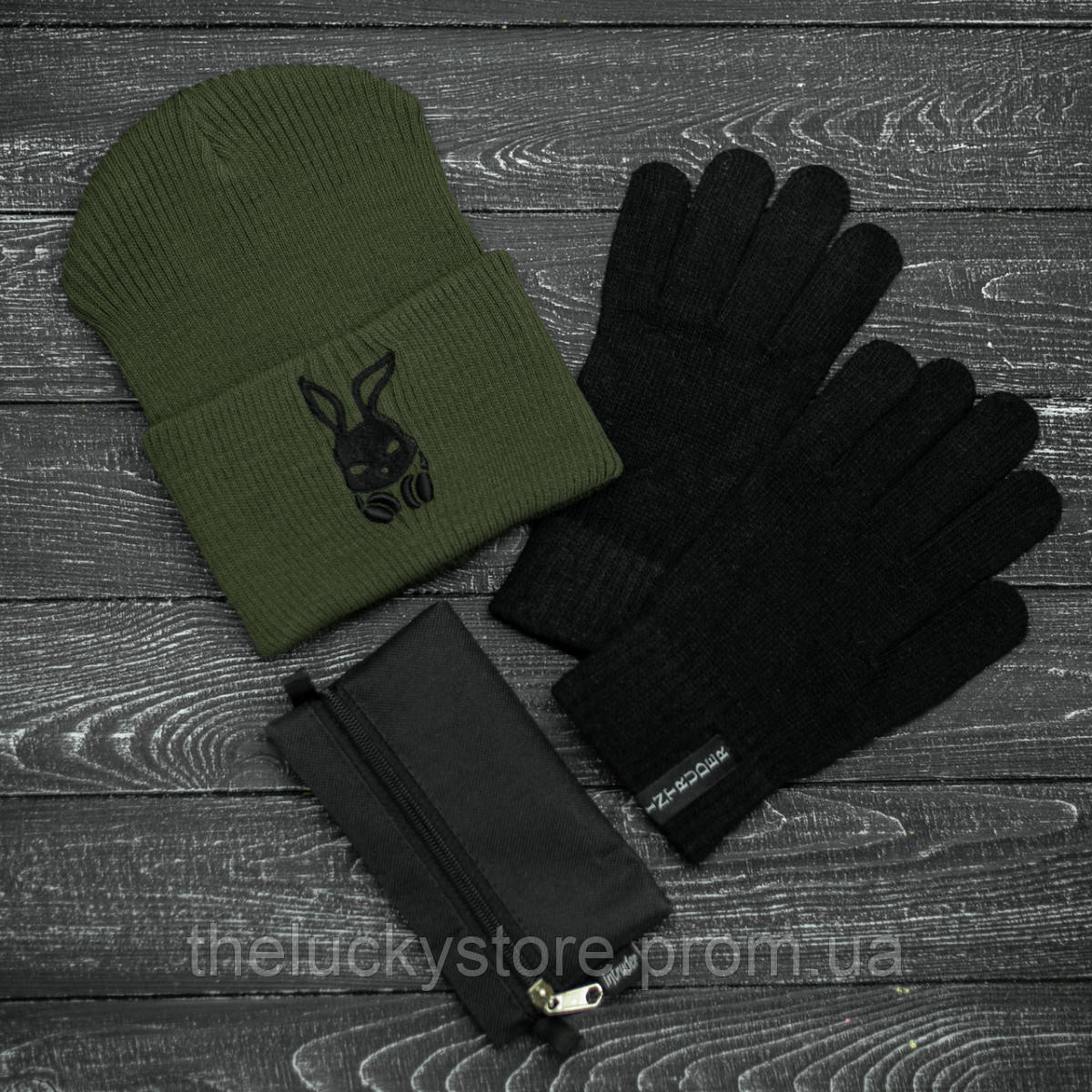 Шапка Intruder хаки зимняя bunny logo перчатки черные, зимний комплект ПОДАРОК, См.фотографии
Шапка Intruder хаки зимняя bunny logo перчатки черные, зимний комплект ПОДАРОК, См.фотографии