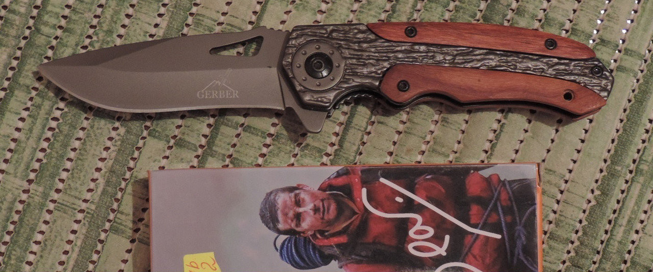 Нож тактический Гербер (Gerber) Bear Grylls - полуавтоматический. Клипса для ношения, копия.
Нож тактический Гербер (Gerber) Bear Grylls - полуавтоматический. Клипса для ношения, копия.