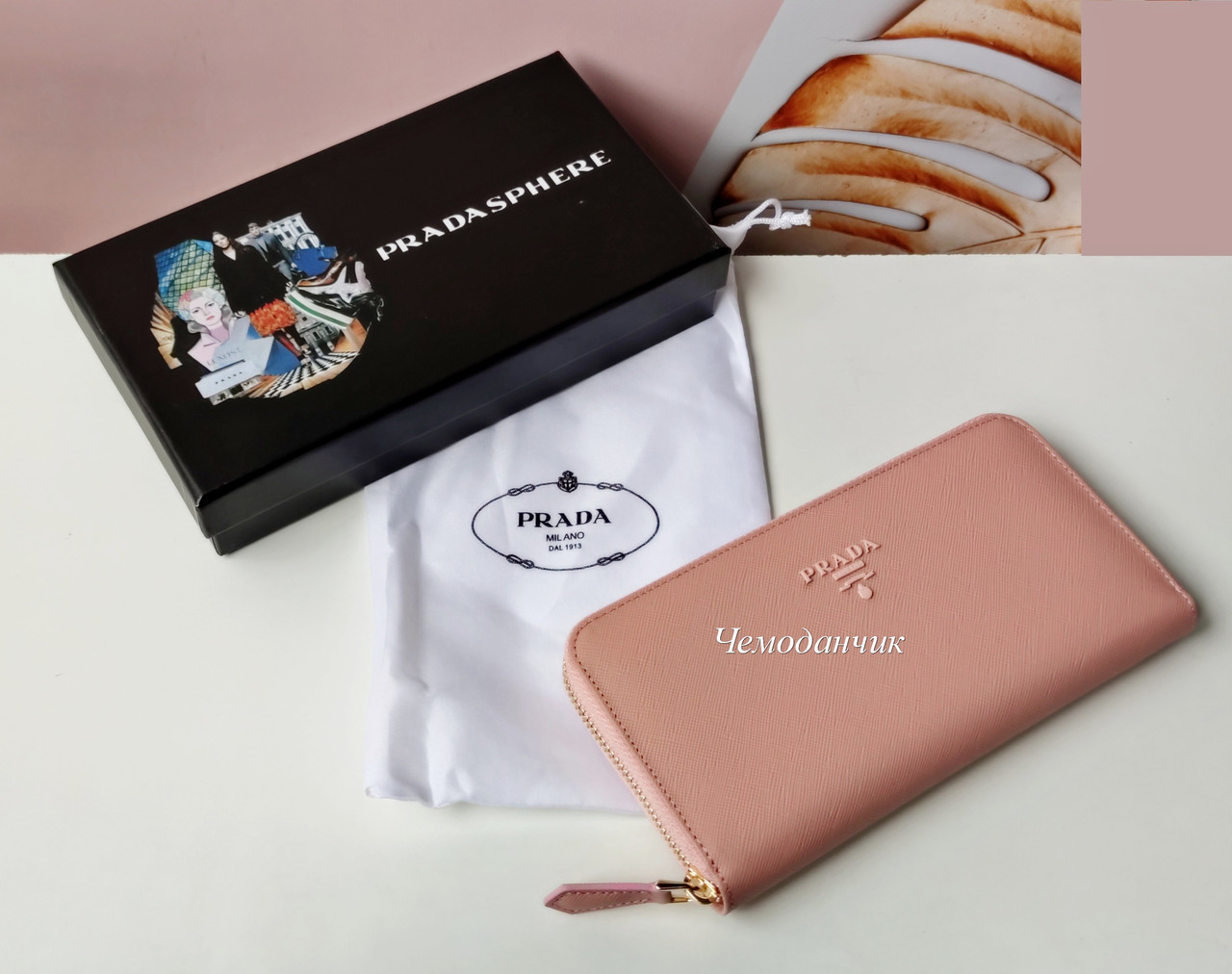 Женский кожаный кошелек Prada Прада на молнии в расцветках, кошельки кожаные женские, брендовые кошельки, 959 Розовый
Женский кожаный кошелек Prada Прада на молнии в расцветках, кошельки кожаные женские, брендовые кошельки, 959 Розовый