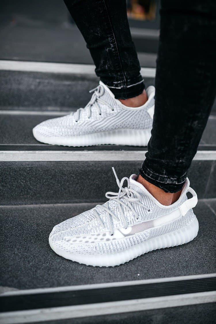 Мужские кроссовки Adidas Yeezy Boost 350 v2 Static Reflective / Адидас Изи Буст 350 в2 Рефлективные 46, Светло-серый
Мужские кроссовки Adidas Yeezy Boost 350 v2 Static Reflective / Адидас Изи Буст 350 в2 Рефлективные 46, Светло-серый