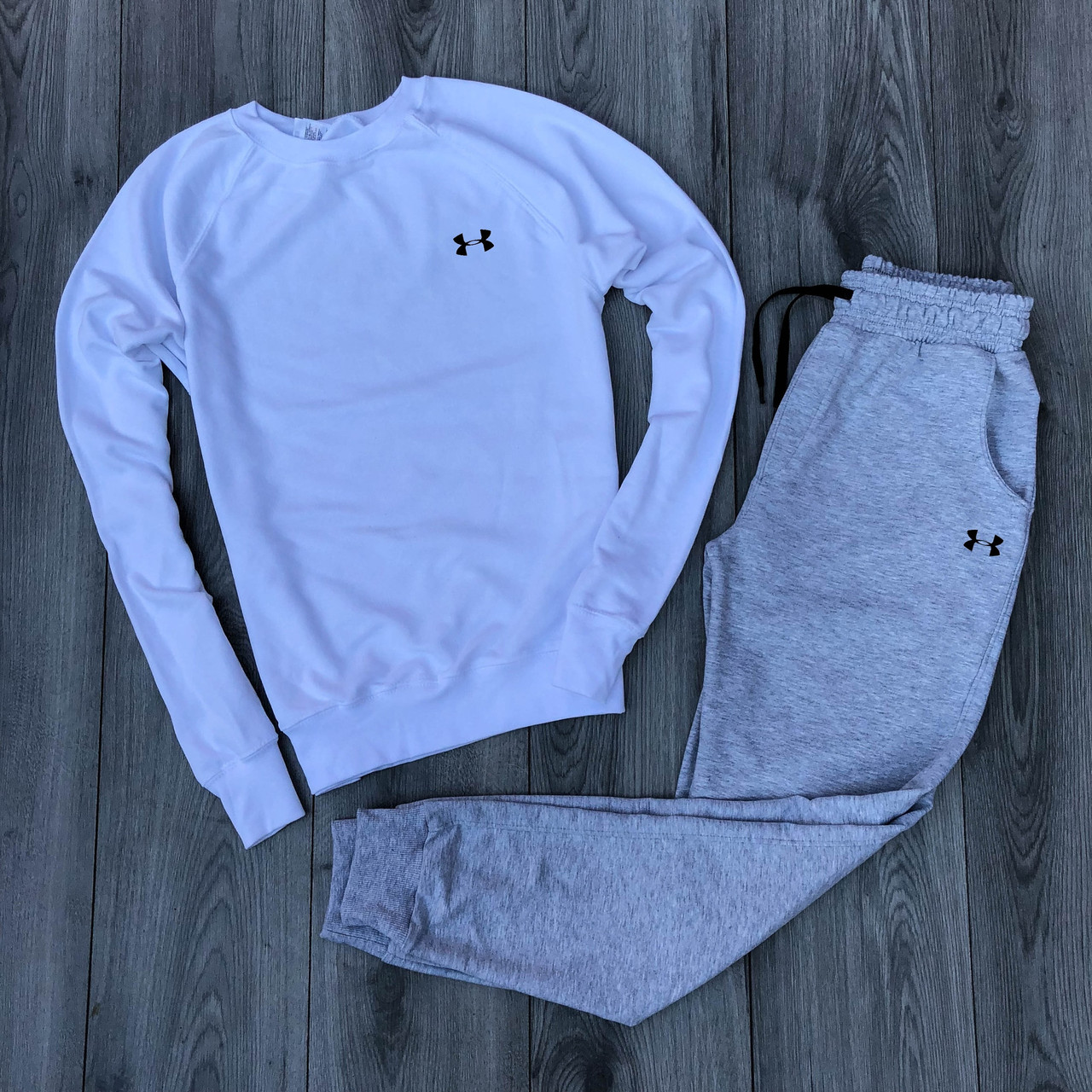 Мужской утепленный спортивный костюм белый реглан с принтом "Under Armour" и меланжевые штаны с принтом "Under
Мужской утепленный спортивный костюм белый реглан с принтом "Under Armour" и меланжевые штаны с принтом "Under