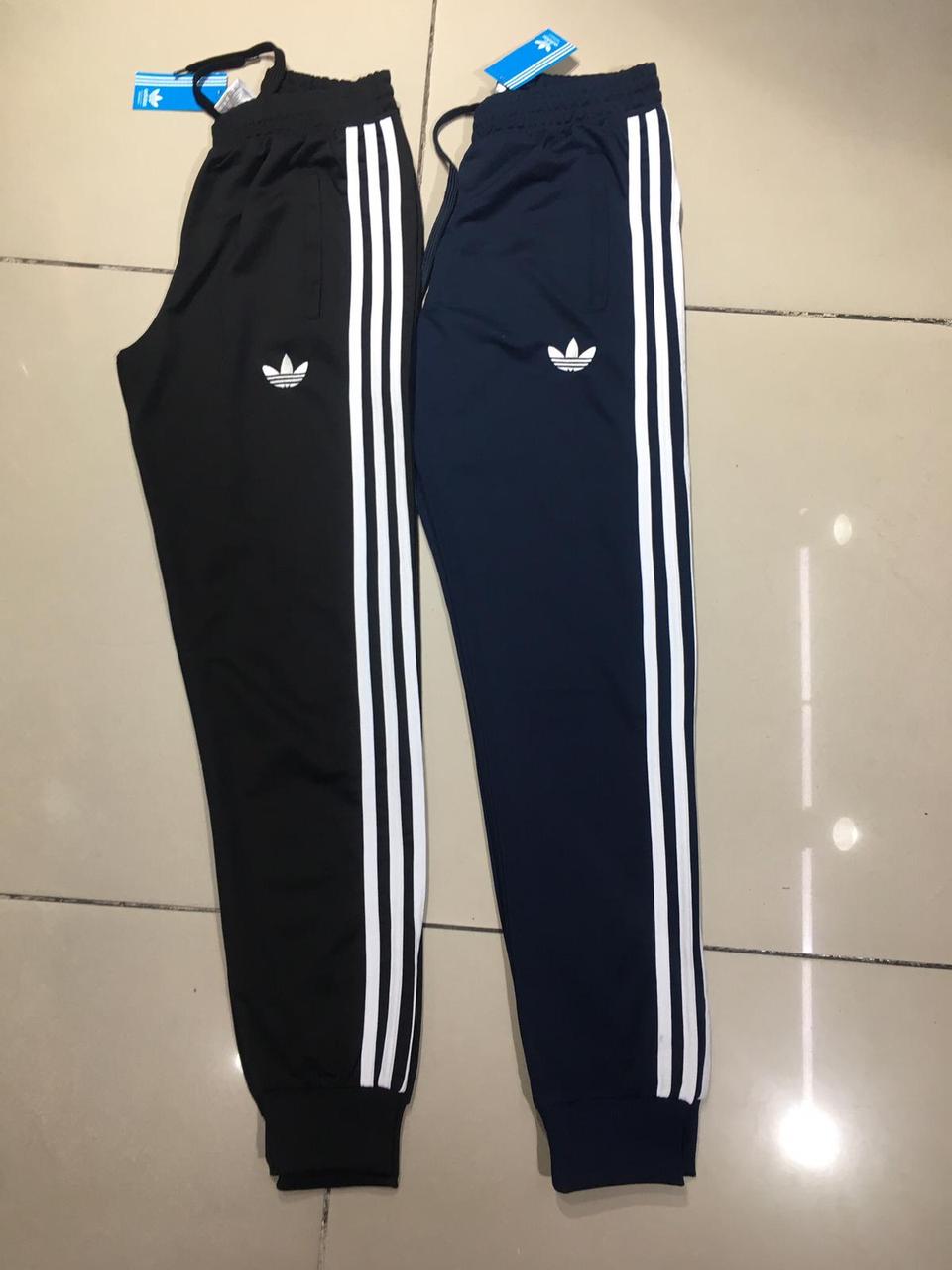Спортивные мужские штаны на манжете Adidas Черный с резинкой на весну лето Спорт штаны мужские Адидас S
Спортивные мужские штаны на манжете Adidas Черный с резинкой на весну лето Спорт штаны мужские Адидас S
