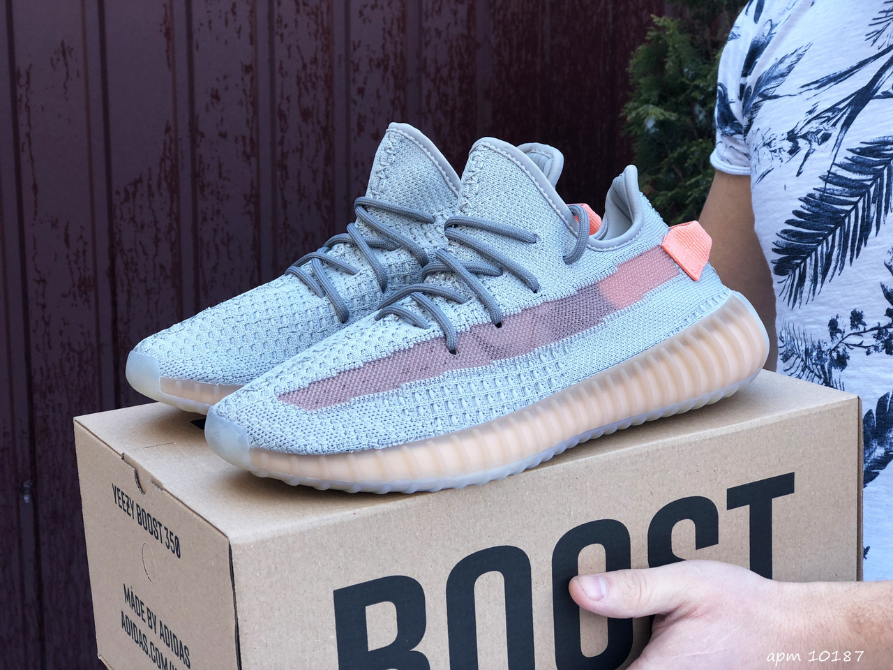Мужские кроссовки в стиле Adidas Адидас Yeezy Boost 350, серые с персиковым 42 (27 см), Серый
Мужские кроссовки в стиле Adidas Адидас Yeezy Boost 350, серые с персиковым 42 (27 см), Серый