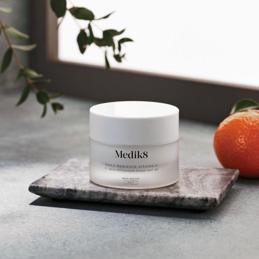 Дневной крем с витамином С и SPF30 - Medik8 Daily radiance vitamin C миниатюрка 12.5 ml
Дневной крем с витамином С и SPF30 - Medik8 Daily radiance vitamin C миниатюрка 12.5 ml
