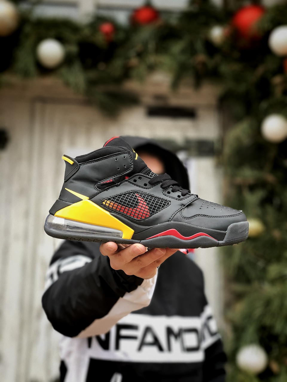 Мужские кроссовки Air Jordan Mars 270 Citrus Black Team Orange CD7070-009 41, Черный
Мужские кроссовки Air Jordan Mars 270 Citrus Black Team Orange CD7070-009 41, Черный