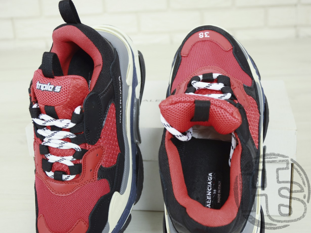 Женские кроссовки Balenciaga Triple S Red Black Pre-Distressed 516440-W09O7-6576 40, Разные цвета
Женские кроссовки Balenciaga Triple S Red Black Pre-Distressed 516440-W09O7-6576 40, Разные цвета