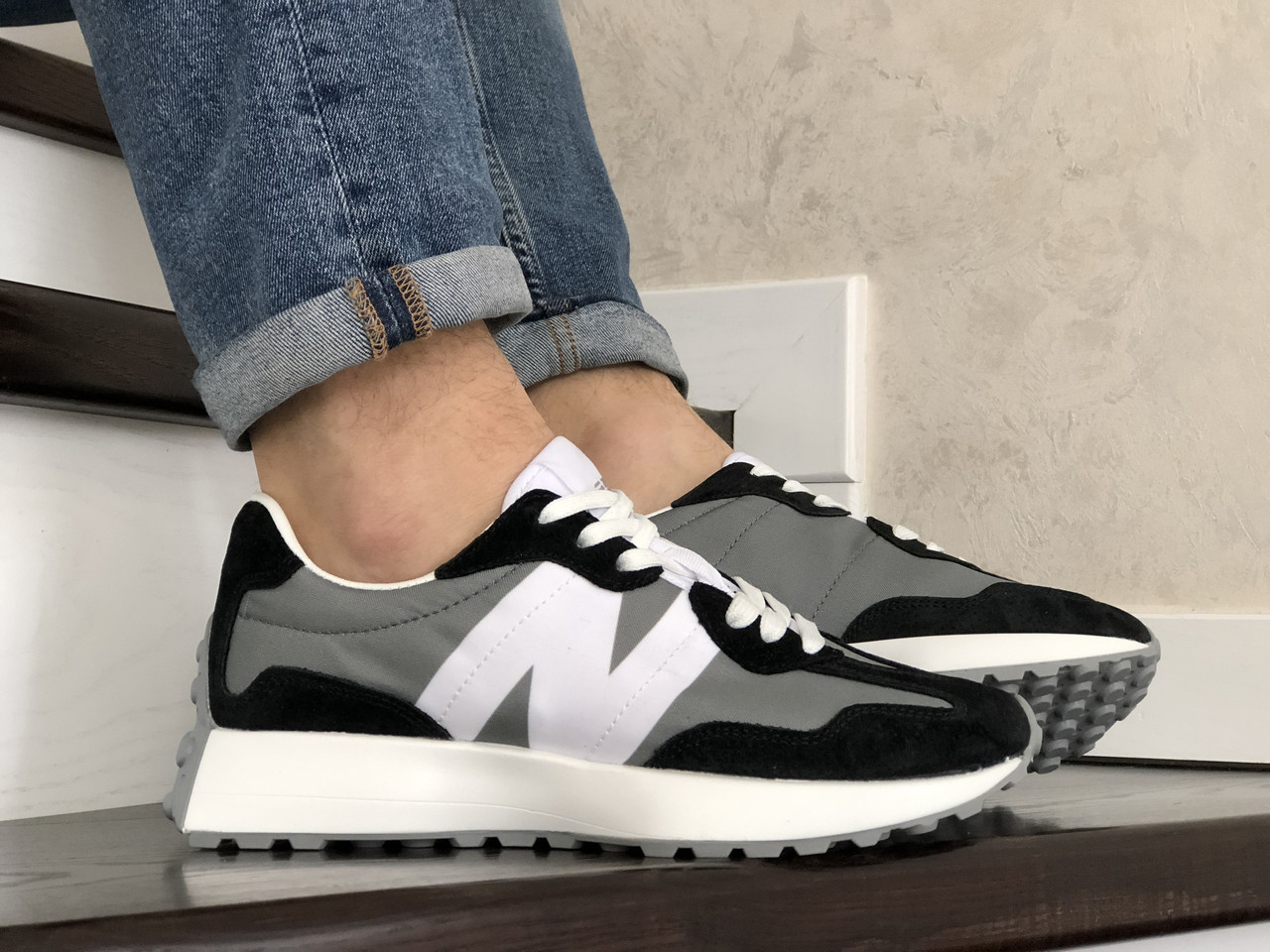 Мужские кроссовки в стиле New Balance Нью Беланс 327, серые с черным. 44 (27,8 см), Серый
Мужские кроссовки в стиле New Balance Нью Беланс 327, серые с черным. 44 (27,8 см), Серый