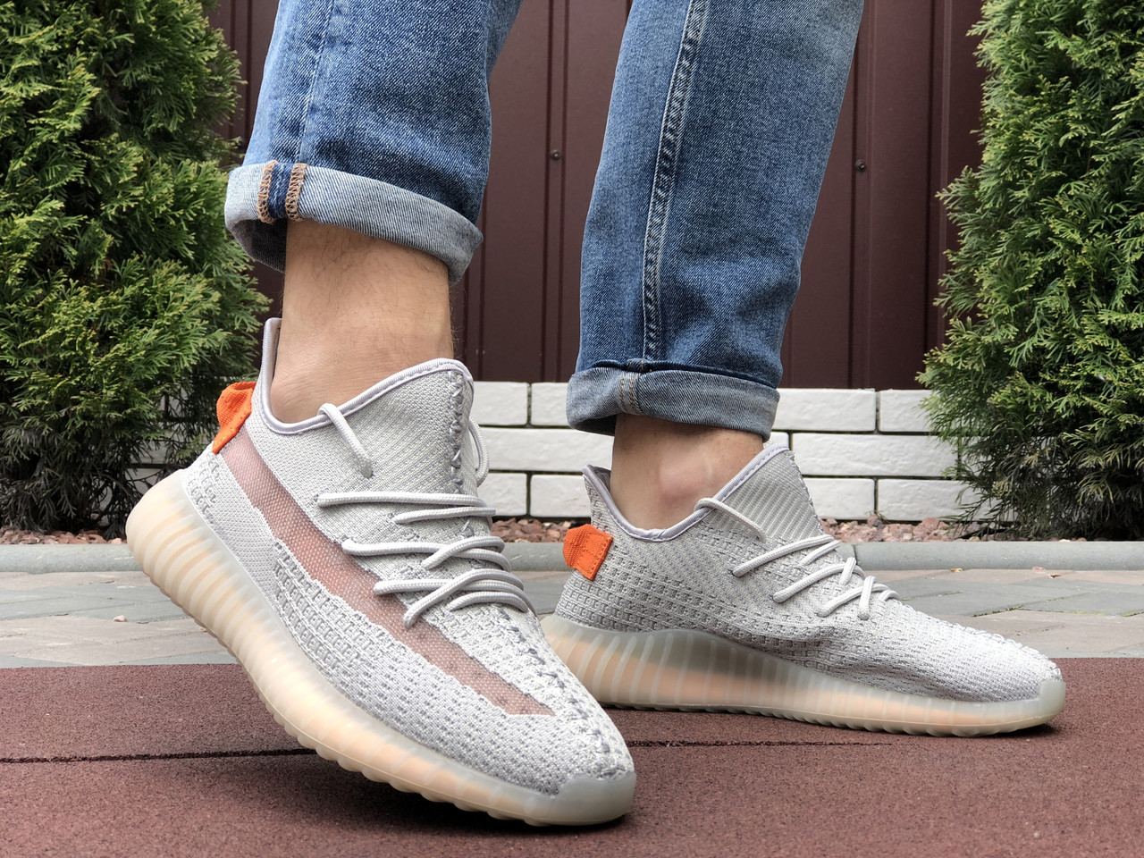 Мужские кроссовки в стиле Adidas Адидас Yeezy Boost 350 v2, серые 41 (26 см), Серый
Мужские кроссовки в стиле Adidas Адидас Yeezy Boost 350 v2, серые 41 (26 см), Серый