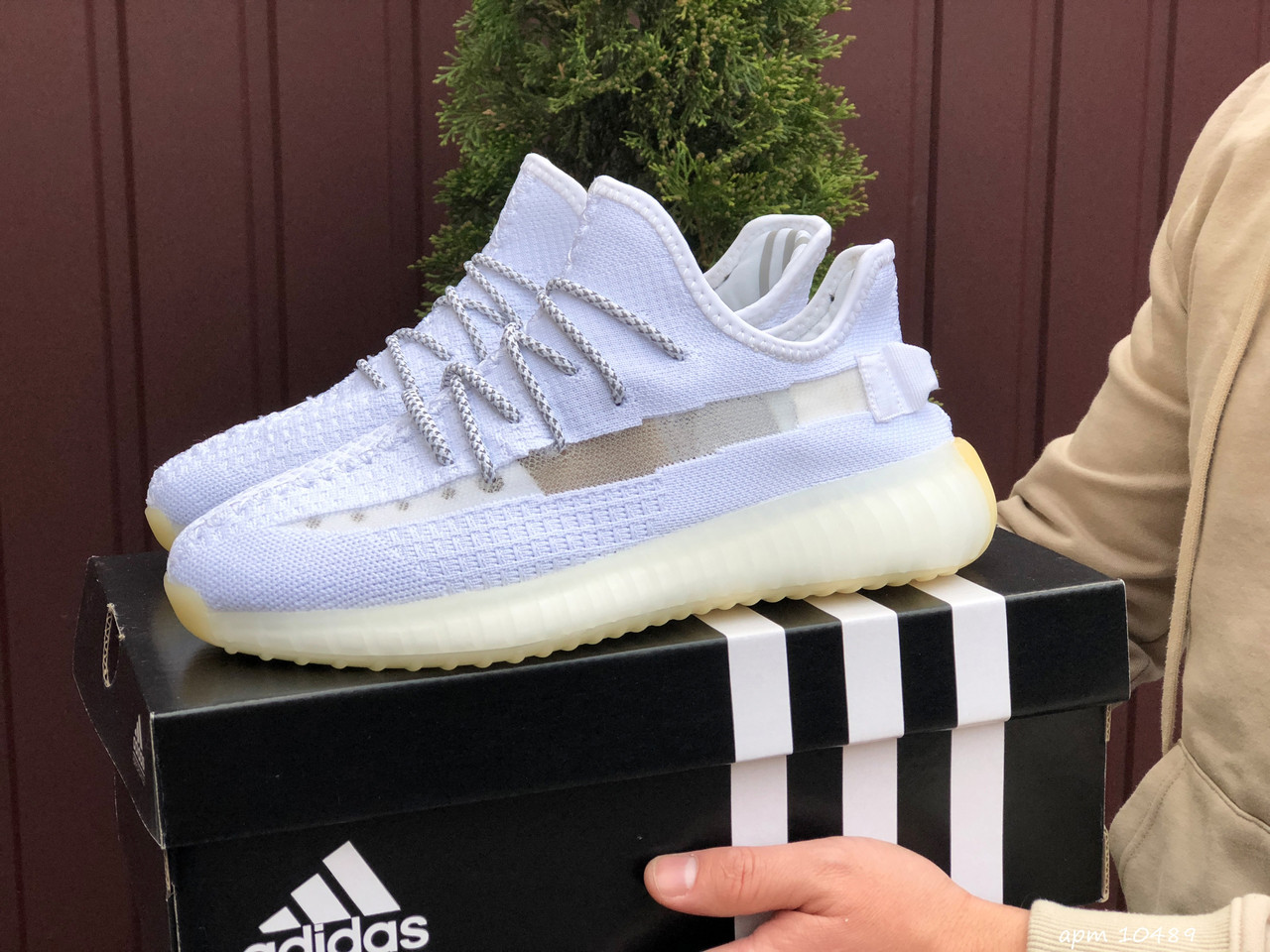 Кроссовки мужские Adidas Yeezy 350 v2 белые, Адидас ИзиБуст 350, текстильные, код SD-10489 Да, 44, Белый
Кроссовки мужские Adidas Yeezy 350 v2 белые, Адидас ИзиБуст 350, текстильные, код SD-10489 Да, 44, Белый