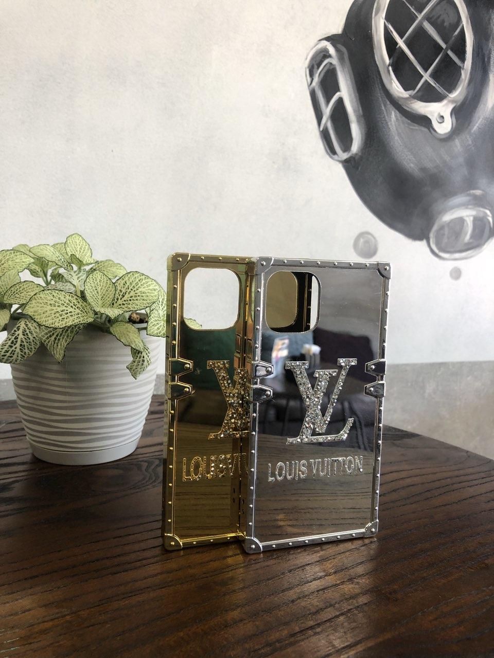Чехол Louis Vuitton для iPhone 11 Pro /Айфон 11 Про квадратный с логотипом LV золотой, Разные цвета
Чехол Louis Vuitton для iPhone 11 Pro /Айфон 11 Про квадратный с логотипом LV золотой, Разные цвета