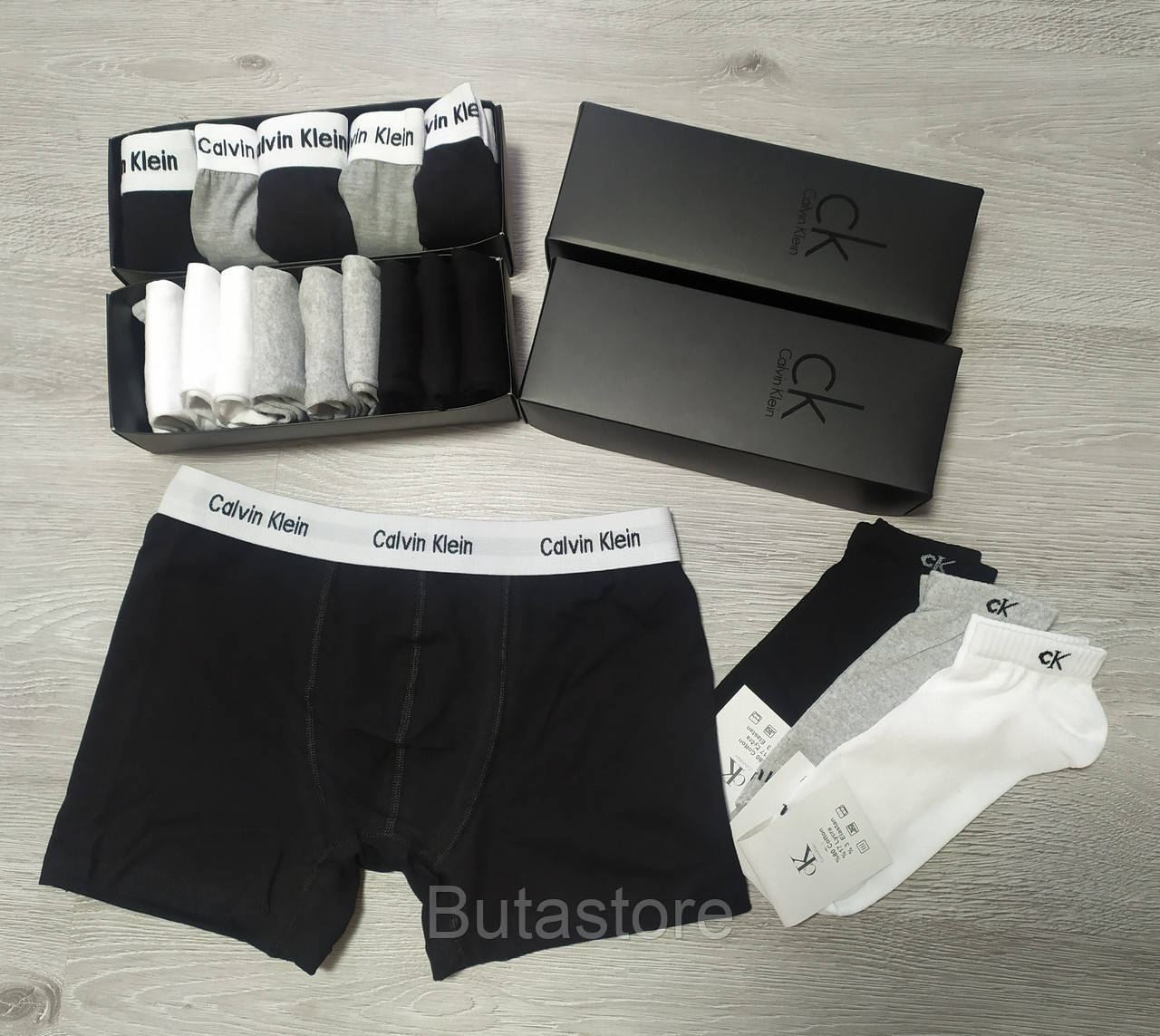 Набор Calvin Klein 5 шт + носки 9 пар Мужские боксеры чоловічі труси боксери мужское нижнее белье
Набор Calvin Klein 5 шт + носки 9 пар Мужские боксеры чоловічі труси боксери мужское нижнее белье