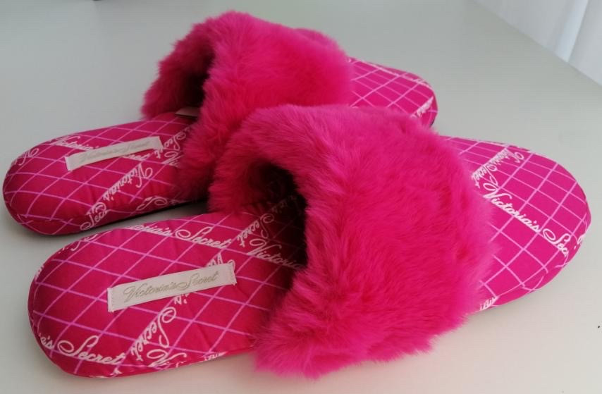 Тапочки женские домашние Victoria’s Secret розовые с мехом в подарочном мешочке. Signature satin slipper S, M 39, Розовый
Тапочки женские домашние Victoria’s Secret розовые с мехом в подарочном мешочке. Signature satin slipper S, M 39, Розовый