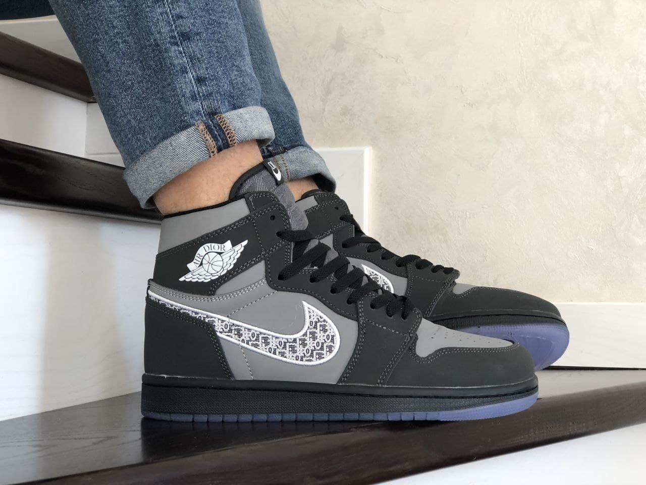 Мужские демисезонные кроссовки Nike Air Jordan Dior черные с серым, размеры 41 42 43 44 45 46, Черный
Мужские демисезонные кроссовки Nike Air Jordan Dior черные с серым, размеры 41 42 43 44 45 46, Черный