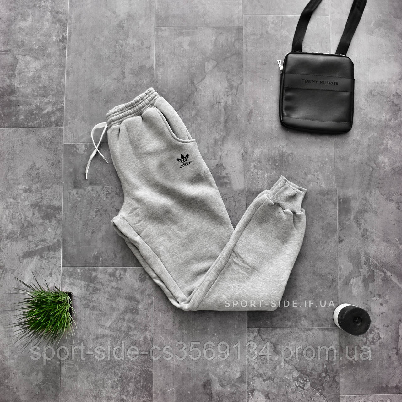 Теплые мужские спортивные штаны Adidas (Адидас) серые на манжетах Зимние (теплі чоловічі штани), Светло-серый
Теплые мужские спортивные штаны Adidas (Адидас) серые на манжетах Зимние (теплі чоловічі штани), Светло-серый