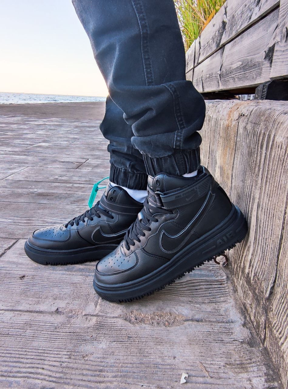 Кроссовки кожаные чёрные зимние мужские Nike Air Force 1 Gore-Tex Boot Triple Black, Черный
Кроссовки кожаные чёрные зимние мужские Nike Air Force 1 Gore-Tex Boot Triple Black, Черный