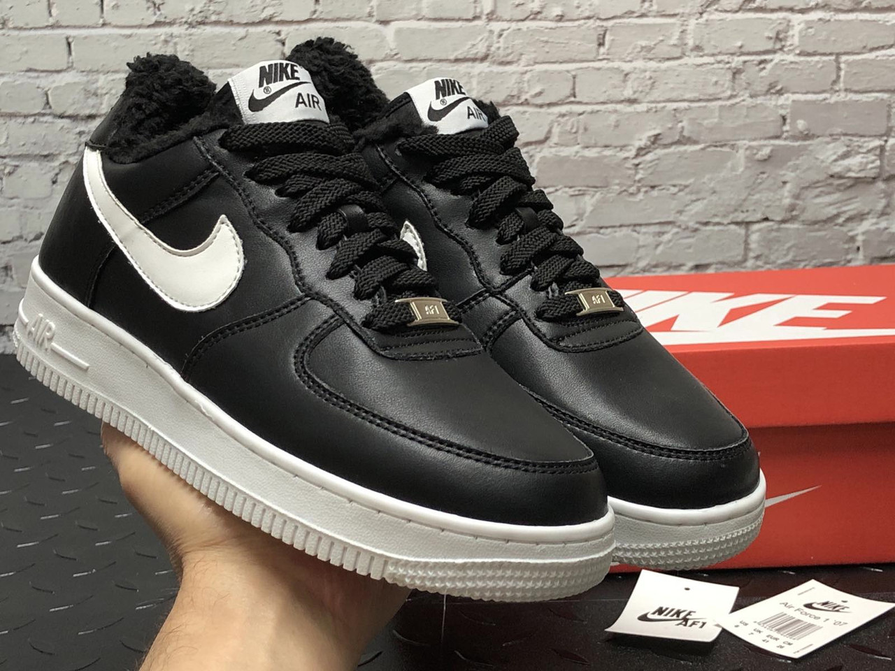 Кроссовки на меху кожаные черные с белой подошвой женские Nike Air Force Найк Аир Форс, Черный
Кроссовки на меху кожаные черные с белой подошвой женские Nike Air Force Найк Аир Форс, Черный
