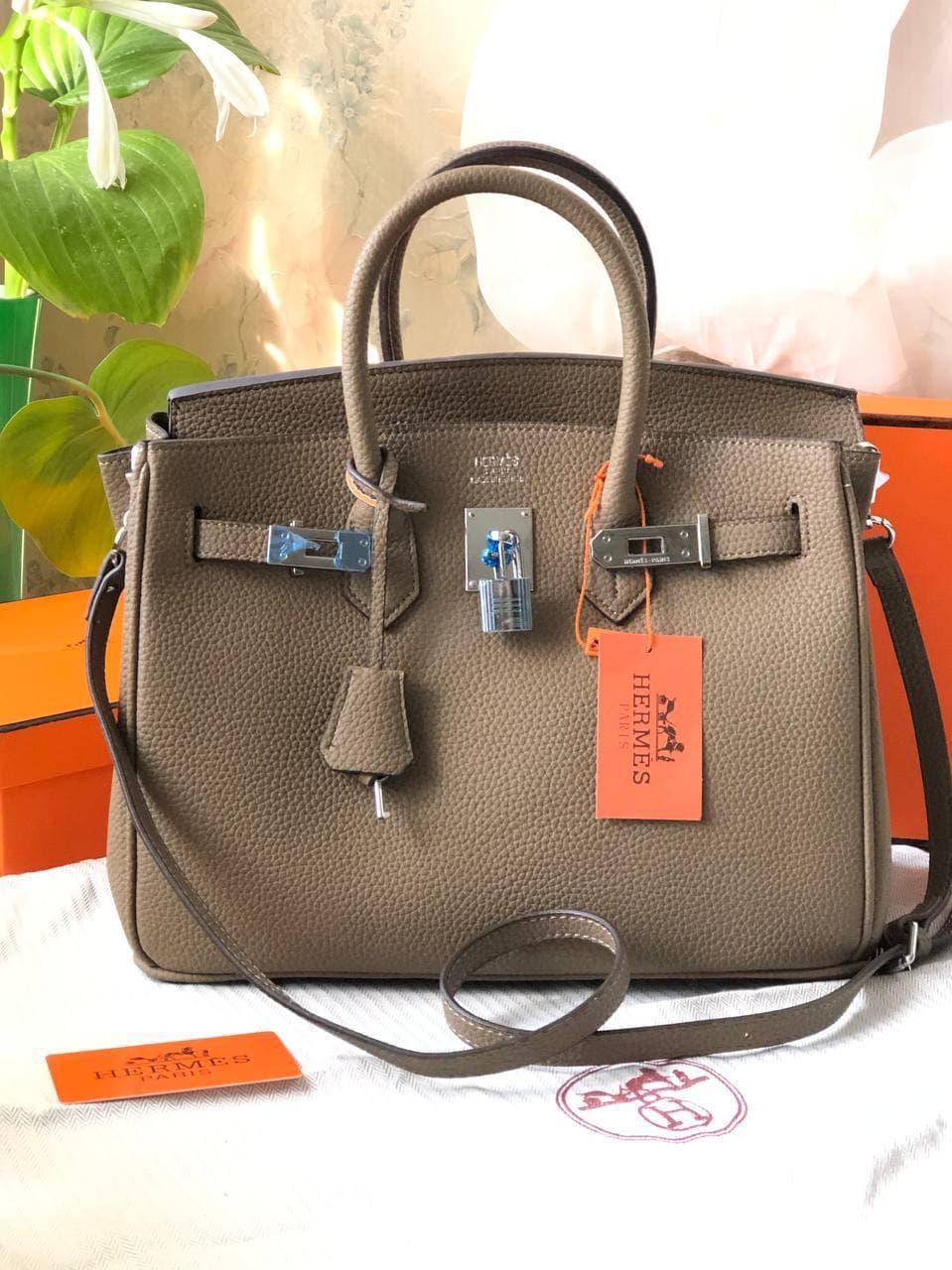 Женская сумка Hermes Birkin из натуральной кожи люкс качества. Сумка Эрмес Биркин бежевая 30 см, Разные цвета
Женская сумка Hermes Birkin из натуральной кожи люкс качества. Сумка Эрмес Биркин бежевая 30 см, Разные цвета